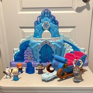 Little People Elsa Ice Castle Ice Playset with Friends & Sled